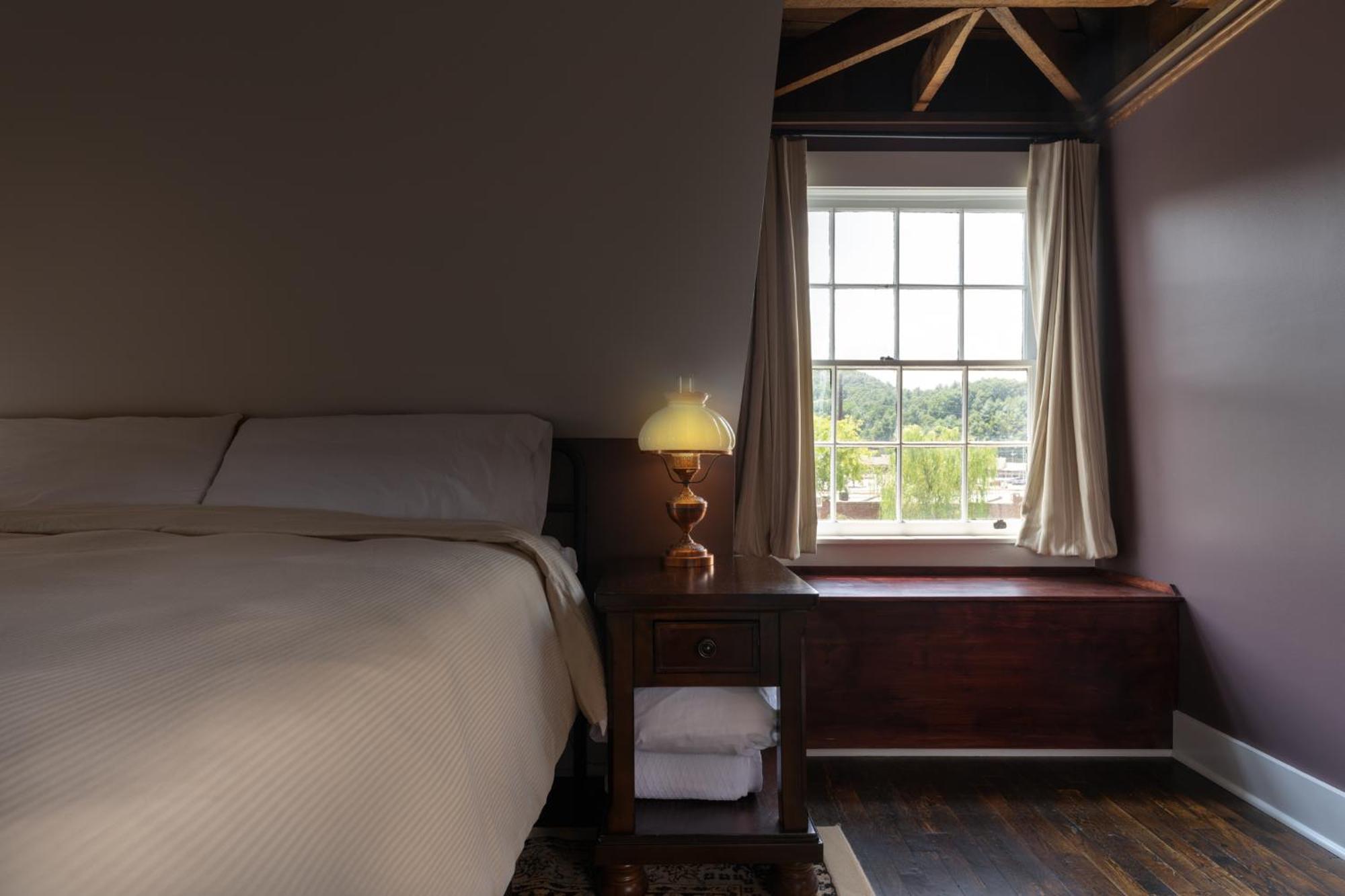 The Nuwray Hotel & Carriage House Burnsville 外观 照片