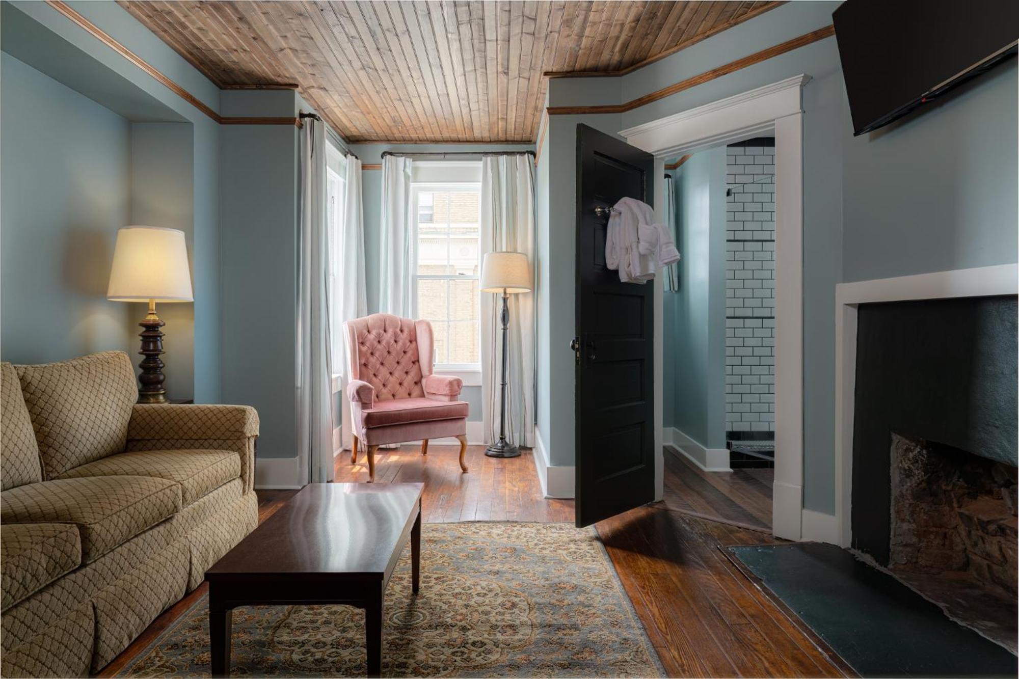 The Nuwray Hotel & Carriage House Burnsville 外观 照片