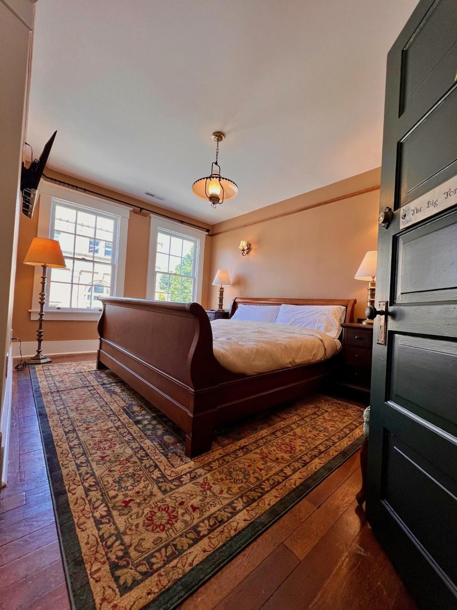 The Nuwray Hotel & Carriage House Burnsville 外观 照片