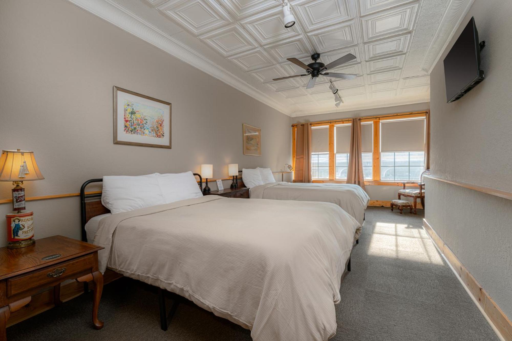 The Nuwray Hotel & Carriage House Burnsville 外观 照片