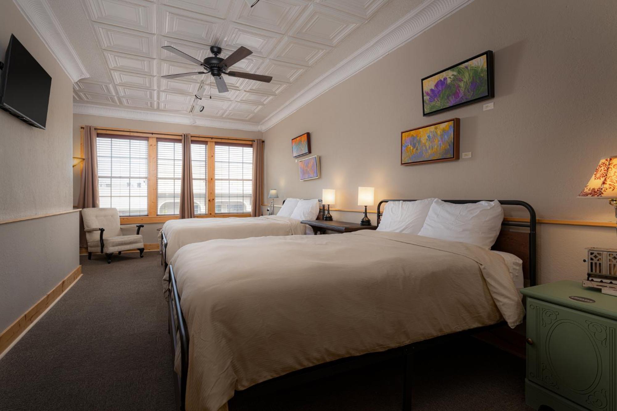 The Nuwray Hotel & Carriage House Burnsville 外观 照片