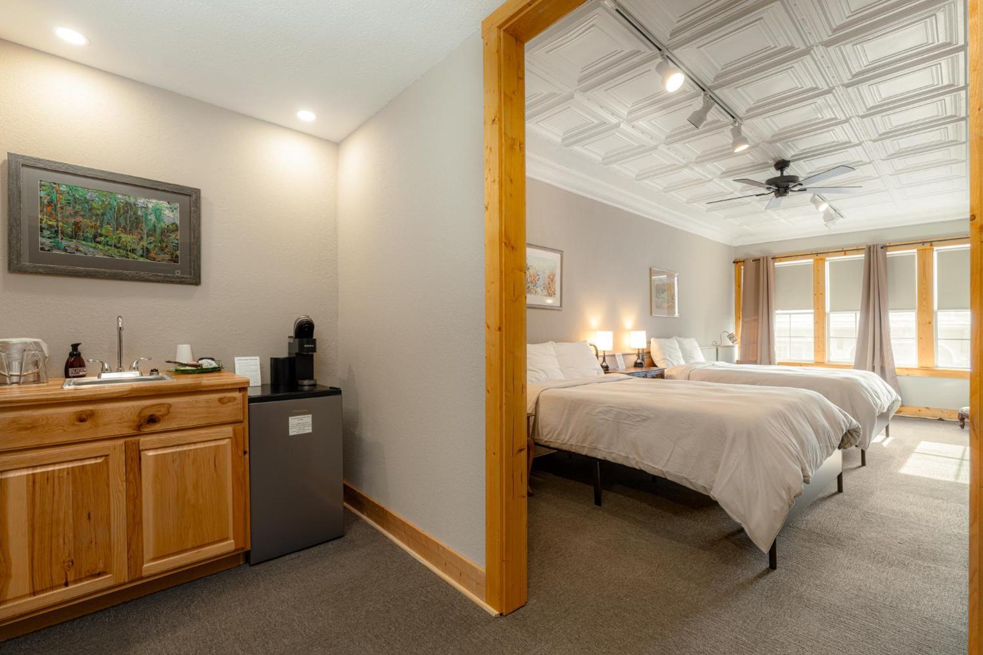 The Nuwray Hotel & Carriage House Burnsville 外观 照片